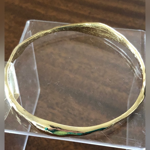 NWT Icon Collection hammered gold tone gloss bangle bracelet - Picture 6 of 11